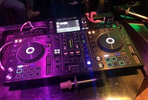 上海虹口区曲阳路街道附近酒吧招聘包厢陪唱,领队直招没套路的