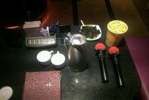 上海上班轻松的酒吧招聘酒水销售员,薪资待遇包括基本工资外还有其他福利吗？