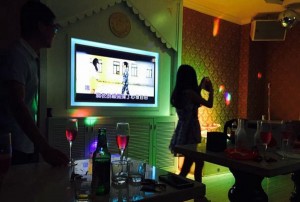 上海生意火爆的夜总会ktv招聘商务接待,薪资待遇包括基本工资外还有其他福利吗？