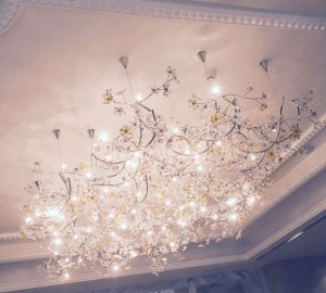 上海中低档夜总会ktv招聘商务迎宾,服装和形象要求是怎样的？