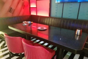 上海浦东新区万祥镇附近ktv招聘包厢陪唱,ktv领班队长微信多少