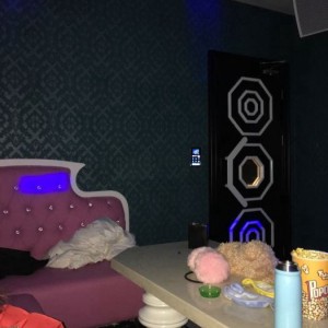 上海浦东新区祝桥镇附近夜总会招聘包厢服务员,过年放假吗？