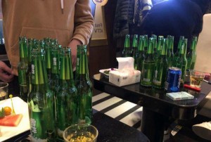 上海生意火爆的夜场招聘商务礼仪,夜场上班适合穿黑色衣服吗？