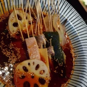 上海静安区彭浦新村街道附近夜总会招聘包厢服务员,工作好做吗？