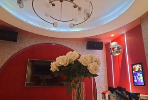 上海静安区曹家渡街道附近夜总会招聘商务礼仪,交五险一金吗？