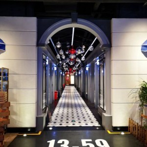 上海浦东新区泥城镇附近酒吧招聘包厢服务员,是当天上班当天发薪吗？