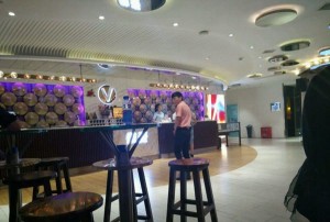 上海中低端酒吧招聘包厢服务员,还有哪些职位