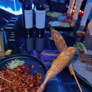 上海有小费拿的夜场招聘商务礼仪,有学历要求吗？