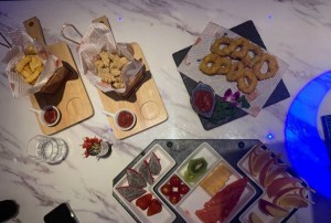 上海闵行区附近夜场招聘包厢服务员,领队直招没套路的