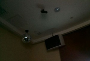 上海新开的夜总会ktv招聘酒水销售员,服装和形象要求是怎样的？