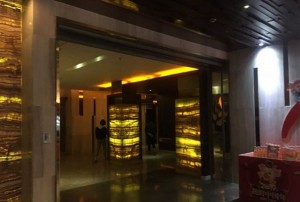 上海高端酒吧招聘商务礼仪,中午管饭吗？