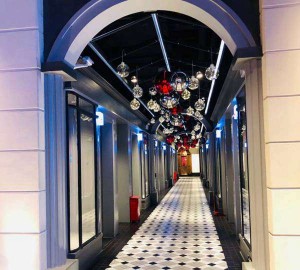 上海小费高的夜场ktv招聘酒水销售员,是否可以接受调休或者请假？