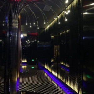 上海翻台高的ktv招聘包厢陪唱,安排住宿吗