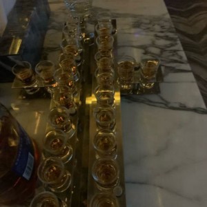 上海小费高的酒吧ktv招聘酒水销售员,一天上几个小时班