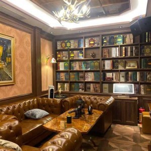 上海中低端酒吧招聘包厢陪唱,夜场上班适合穿黑色衣服吗？