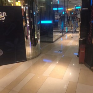 上海小费高的夜总会ktv招聘包厢管家,中午管饭吗？